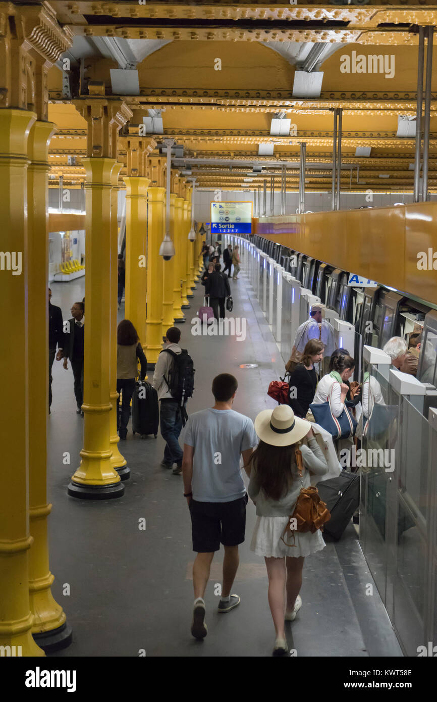 Gare Lyon Metro Station Banque D Image Et Photos Alamy
