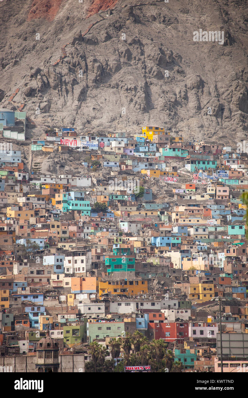 Un quartier pittoresque paysage urbain à la périphérie de Lima, Pérou. Banque D'Images