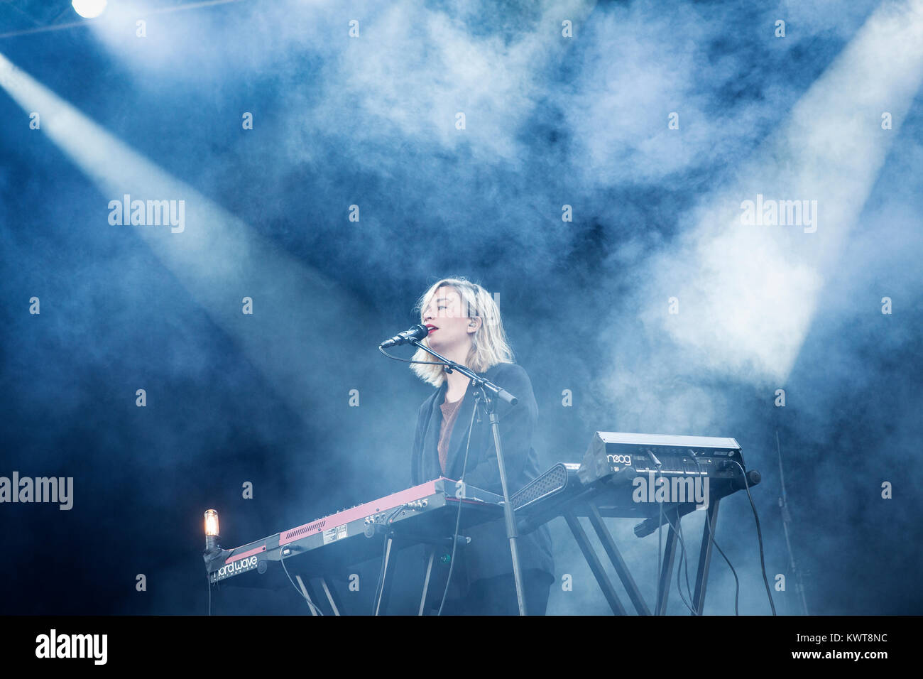 Le groupe indie pop norvégienne Highasakite effectue un concert live au Festival 2014 de la progéniture dans Tivoli de Copenhague. Ici, le musicien du groupe et joueur de clavier Marte Eberson est représenté sur scène. Danemark 25/04 2014. Banque D'Images