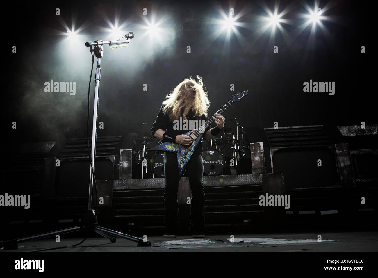 Le groupe de thrash metal américain Megadeth effectue un concert live au festival de heavy metal danois Copenhell 2016 à Copenhague. Ici guitariste et chanteur Dave Mustaine est vu sur scène. Le Danemark, le 24/06 2016. Banque D'Images Le groupe de thrash metal américain Megadeth effectue un concert live au festival de heavy metal danois Copenhell 2016 à Copenhague. Ici guitariste et chanteur Dave Mustaine est vu sur scène. Le Danemark, le 24/06 2016. Banque D'Images