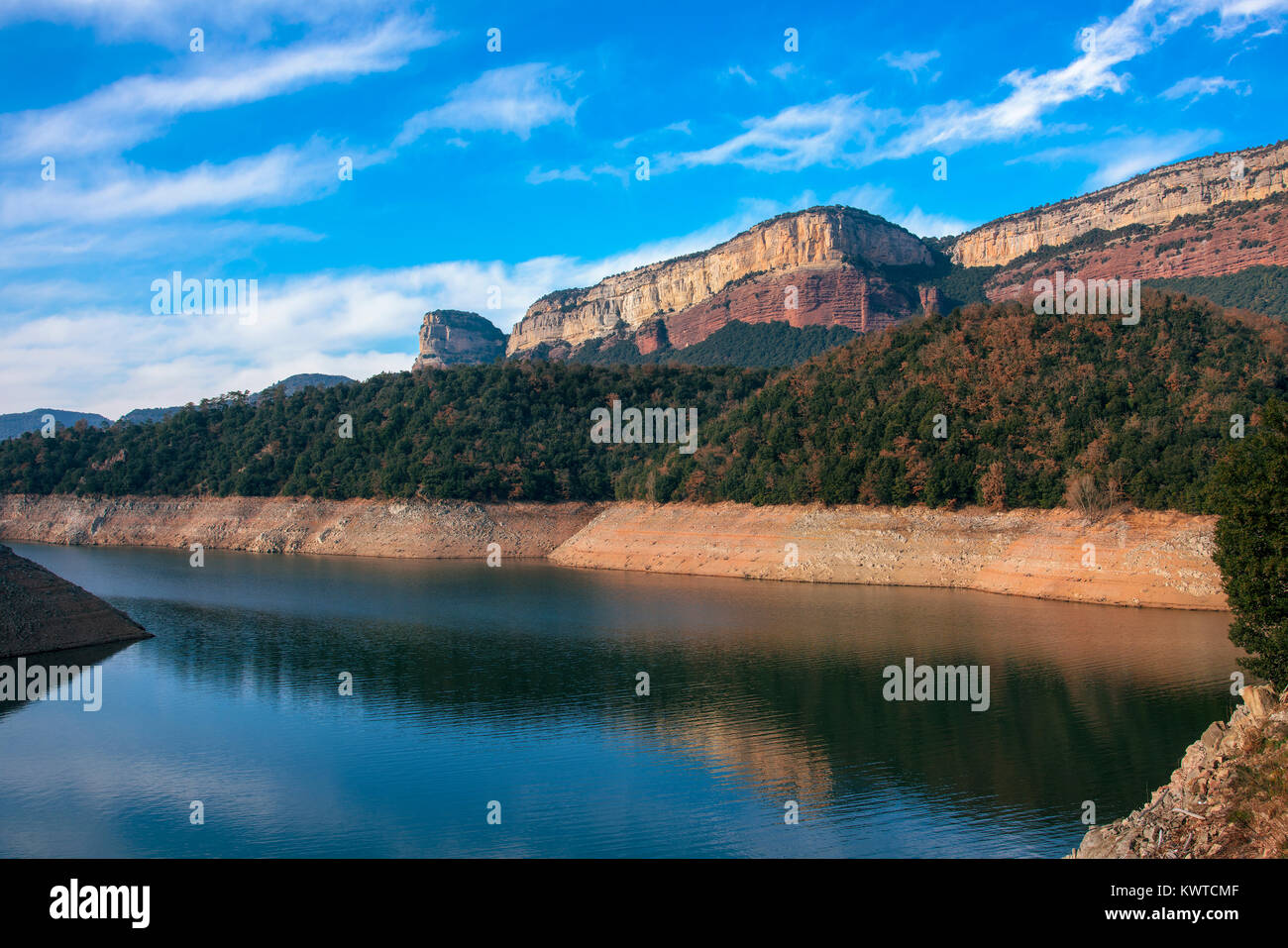 Une vue de la Sau réservoir, dans le Ter River, dans la province de Gérone, Catalogne, Espagne Banque D'Images