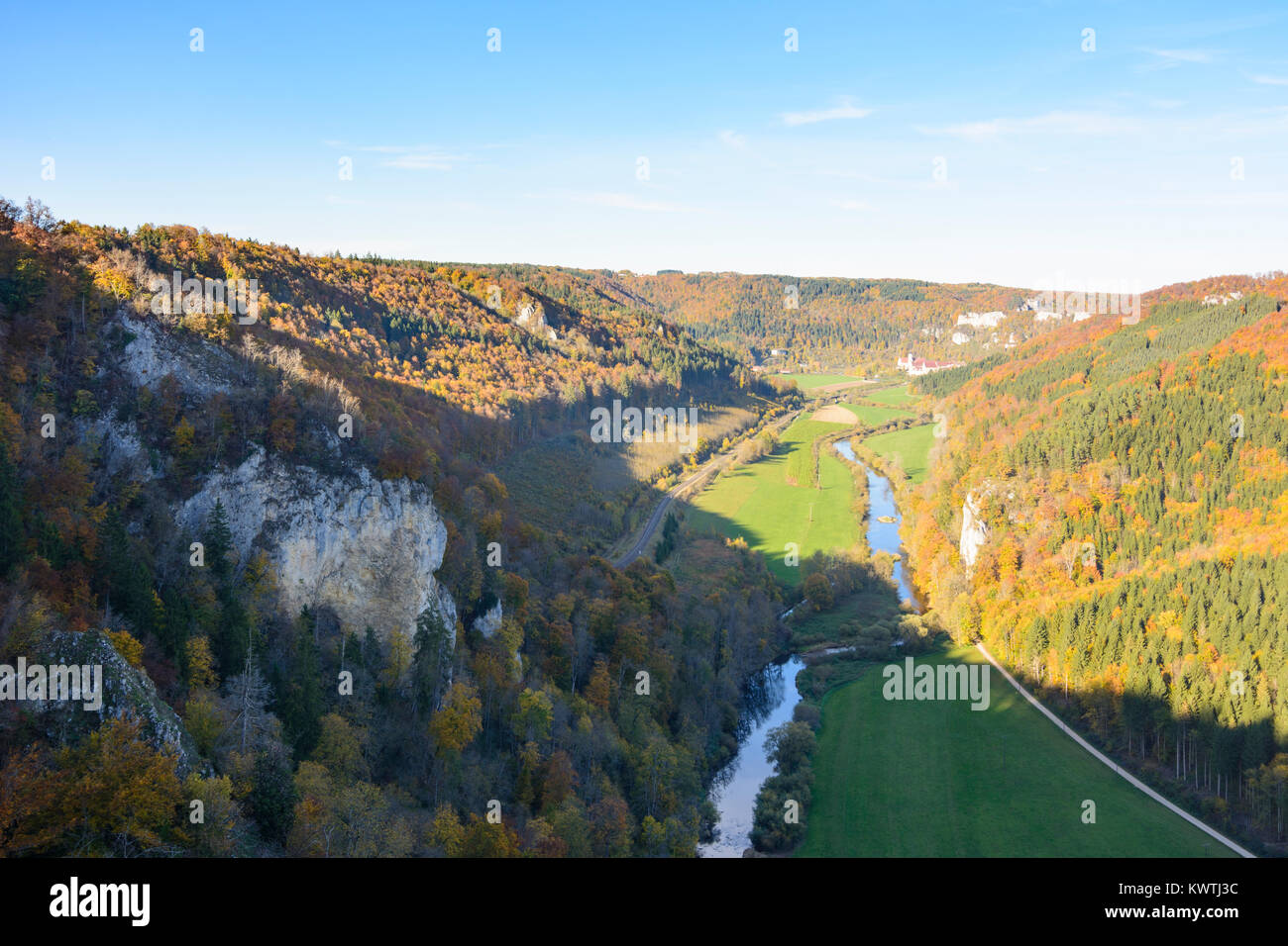 Beuron : la vue de Knopfmacherfelsen à Donau-Durchbruch rock (Danube), monastère Beuron, Archabbey Schwäbische Alb, Jura souabe, Ba Banque D'Images