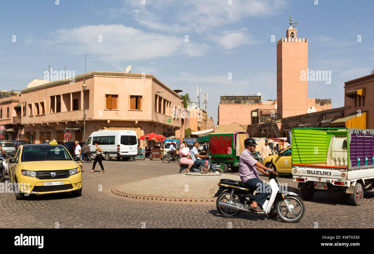 Place Sidi Hamed el Kamel, un rond-point dans le quartier mellah, l'ancien quartier juif dans la médina de Marrakech Banque D'Images
