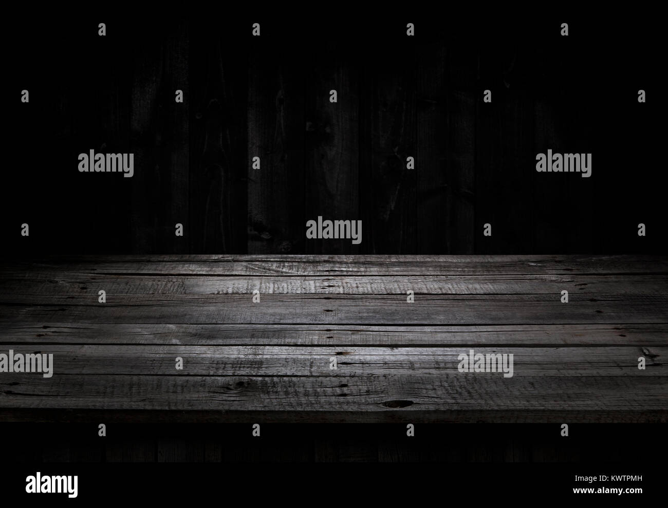 Table en bois foncé, intérieur en bois noir pour l'affichage des produits perspective Banque D'Images