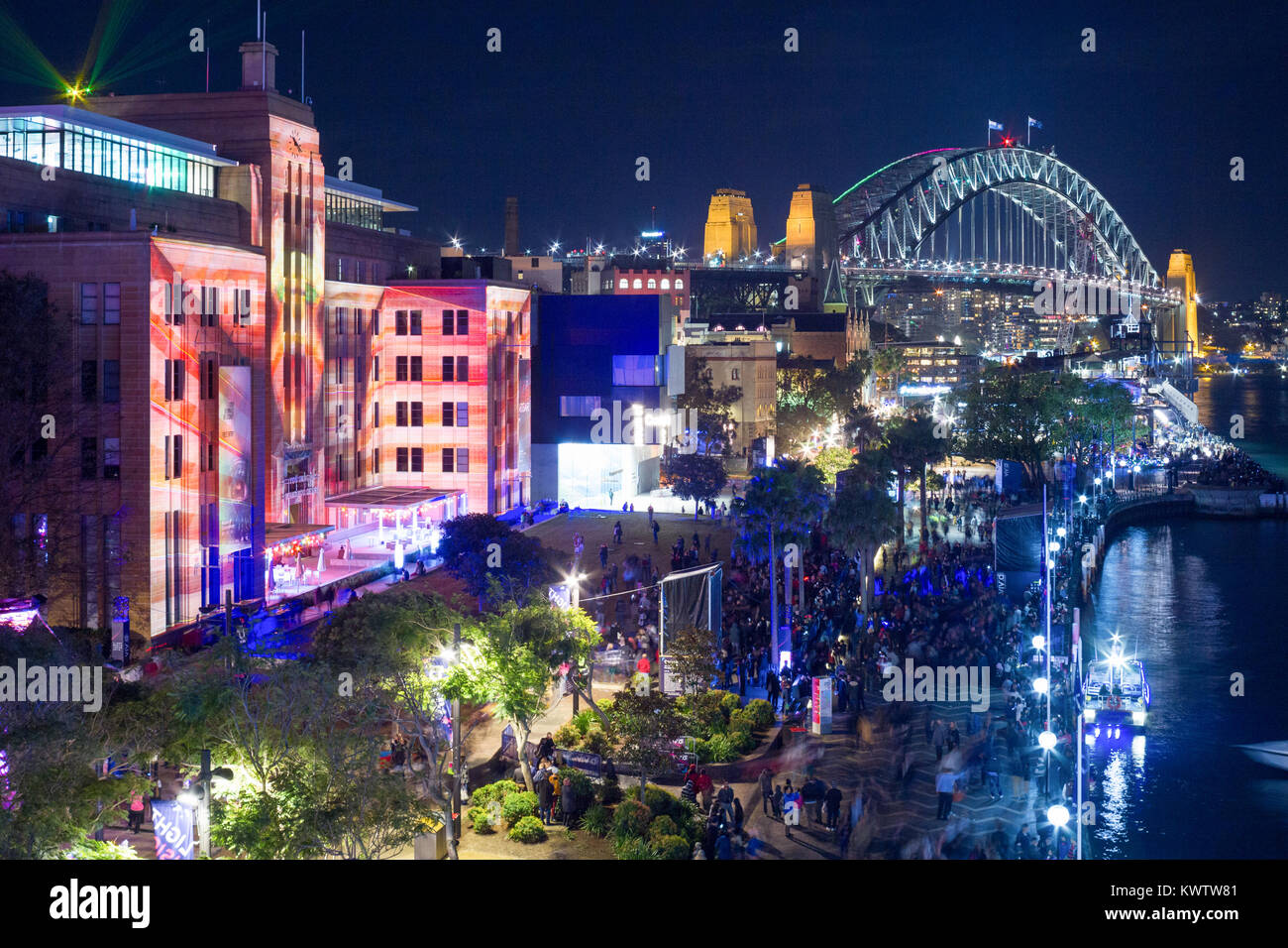 Un éclairage spécial et des installations ornent le port de Sydney emblématique dans le cadre de l'assemblée annuelle qui a eu lieu du Festival vive 23 mai au 9 juin 2014. Sur la photo : S Banque D'Images