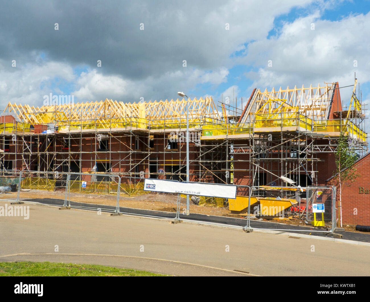 La construction de bois de toiture sur les nouveaux logements, de Grantham, Lincolnshire, Angleterre, Royaume-Uni. Banque D'Images