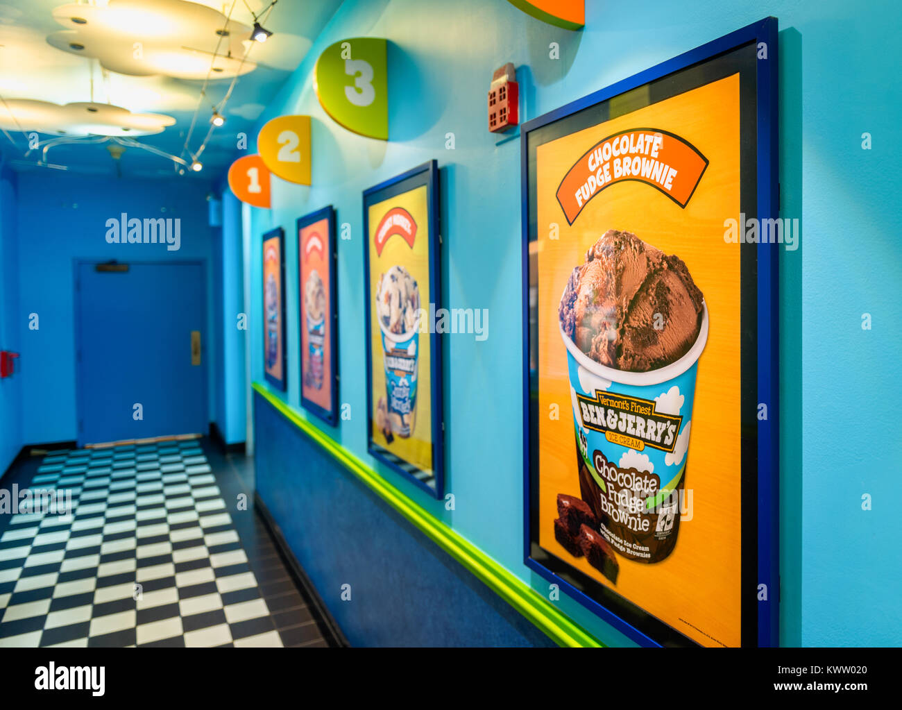 Corridor dans Ben et Jerry's ice cream siège fabrication de Waterbury, Vermont, USA. Ben & Jerry's fabrique la crème glacée et le yogourt. Banque D'Images