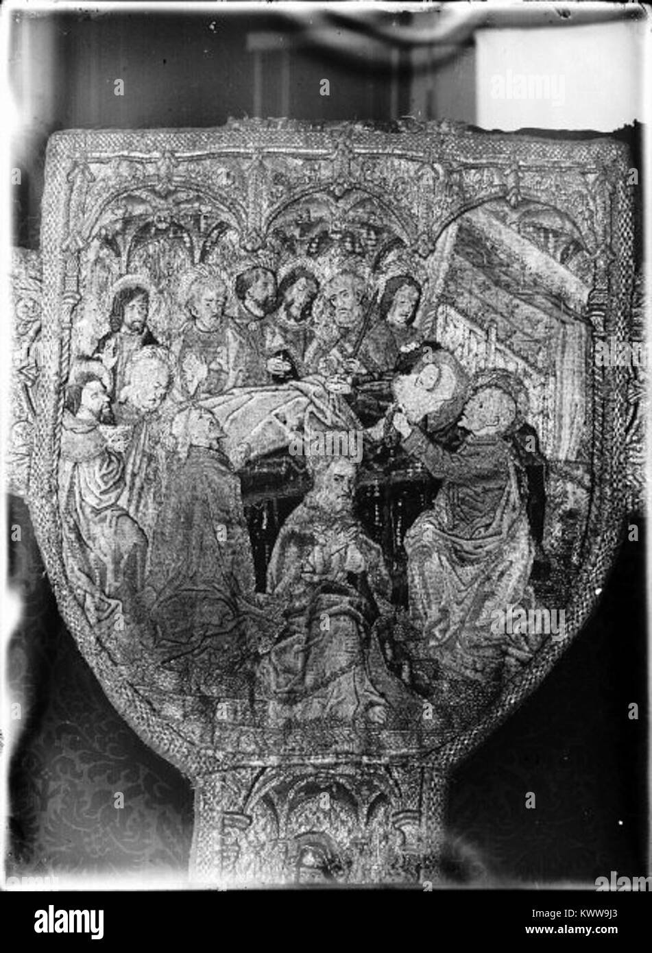 Ånimskogs kyrka est une église de Ånimskog, Dalsland, Suède, construite à la fin du XIIIe siècle. Il conserve un mobilier intérieur baroque datant de 1739, dont un plafond en bois peint et des pièces d'autel sculptées. Banque D'Images