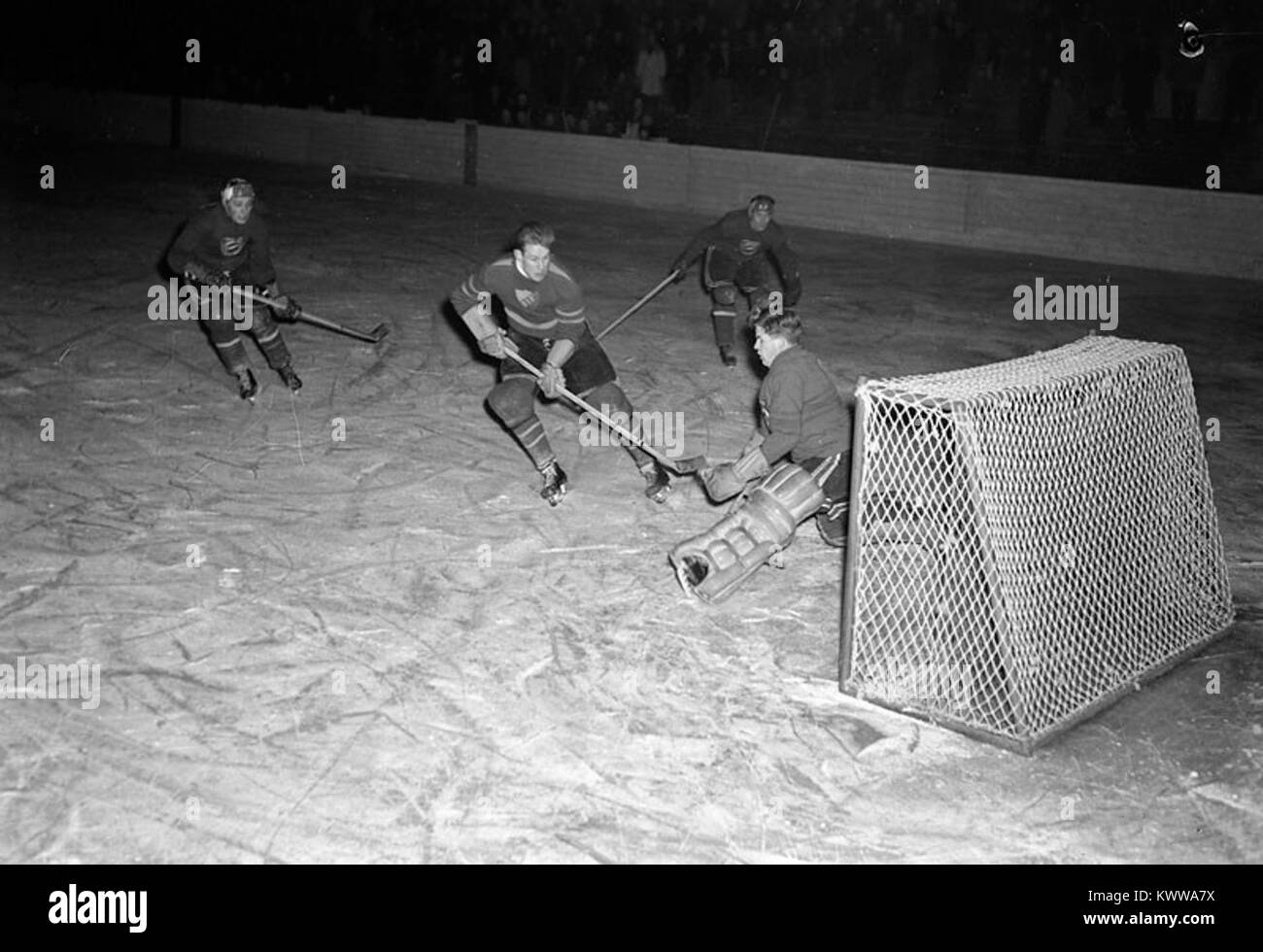 Östermalms IP est un terrain de sport situé à Stockholm, en Suède, ouvert en 1906 et utilisé pendant les Jeux olympiques d'été de 1912. Il dispose d'installations multisports comprenant une patinoire de vitesse, des terrains de football et de bandy. Banque D'Images