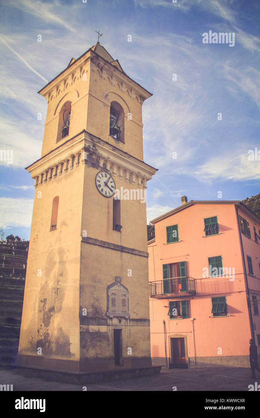 Bell Tower à Manarola, Parc National des Cinque Terre, Italie Banque D'Images
