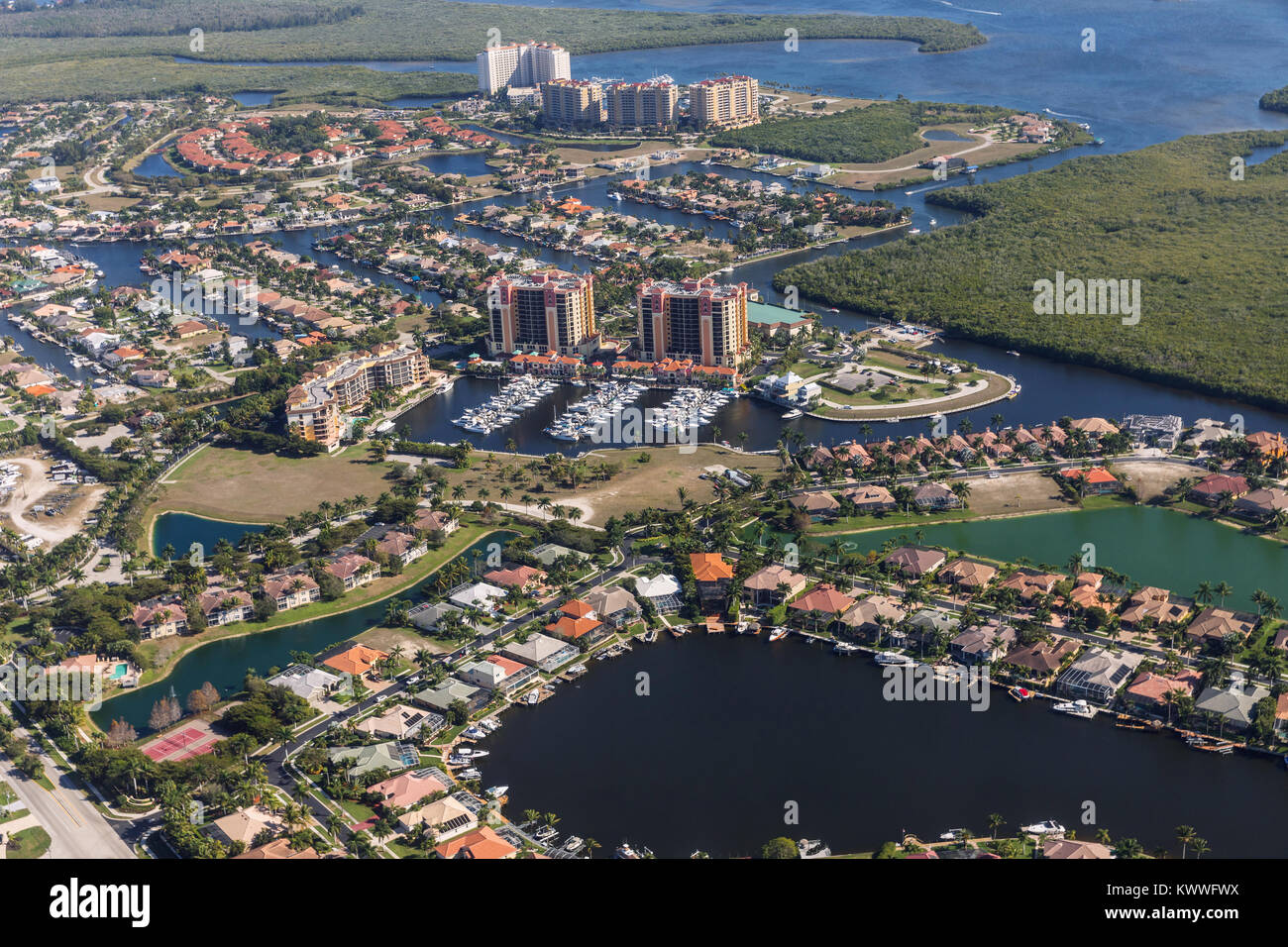 Vue aérienne de la ville et du golfe Cape Coral, en Floride. Le Westin Cape Coral Resort at Marina Village Banque D'Images