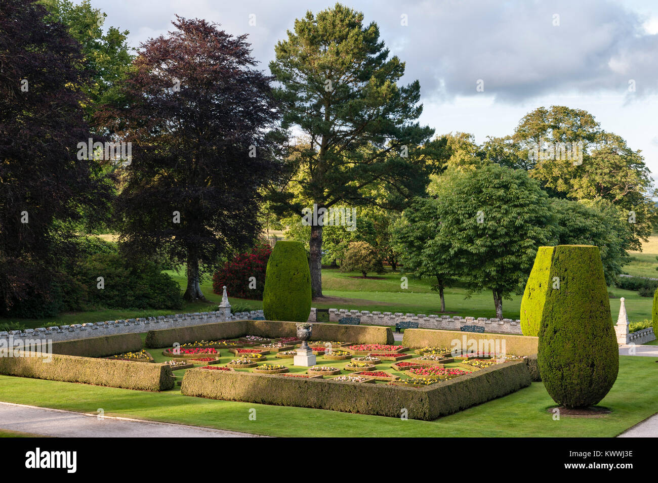 Crématorium Et Parc Mémorial De La Vienne Parterre d'été Banque de photographies et d'images à haute résolution -  Alamy