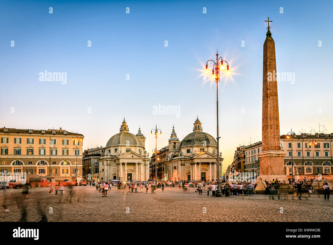 Rome piazza del Popolo, flaminio avec le obelsico au premier plan et l'église Santa Maria à l'arrière-plan Banque D'Images