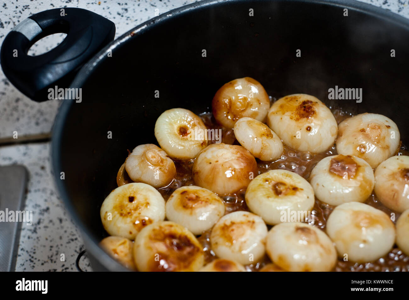 Les oignons cuits typiquement italien sain lave prête à être manger sur le plateau. Florence Italie Banque D'Images