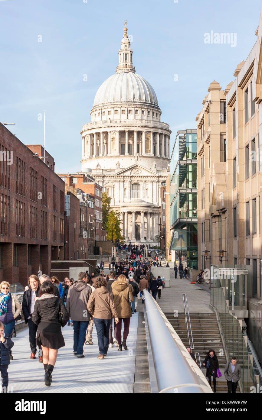 Cathédrale St Pauls du Millennium Bridge, Londres, Angleterre, GB, Royaume-Uni Banque D'Images