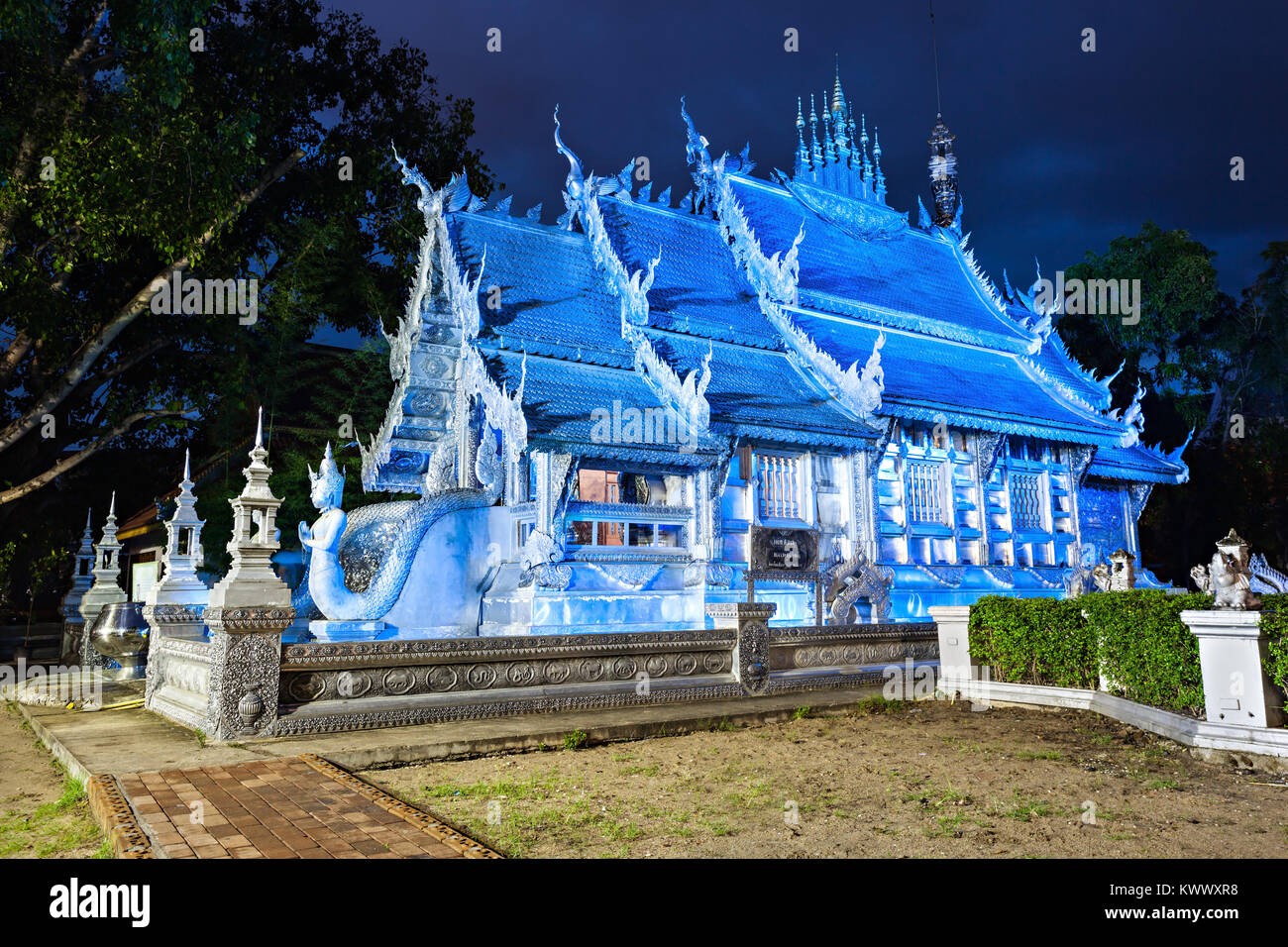 Wat Sri Suphan temple à la nuit à Chiang Mai, Thaïlande Banque D'Images