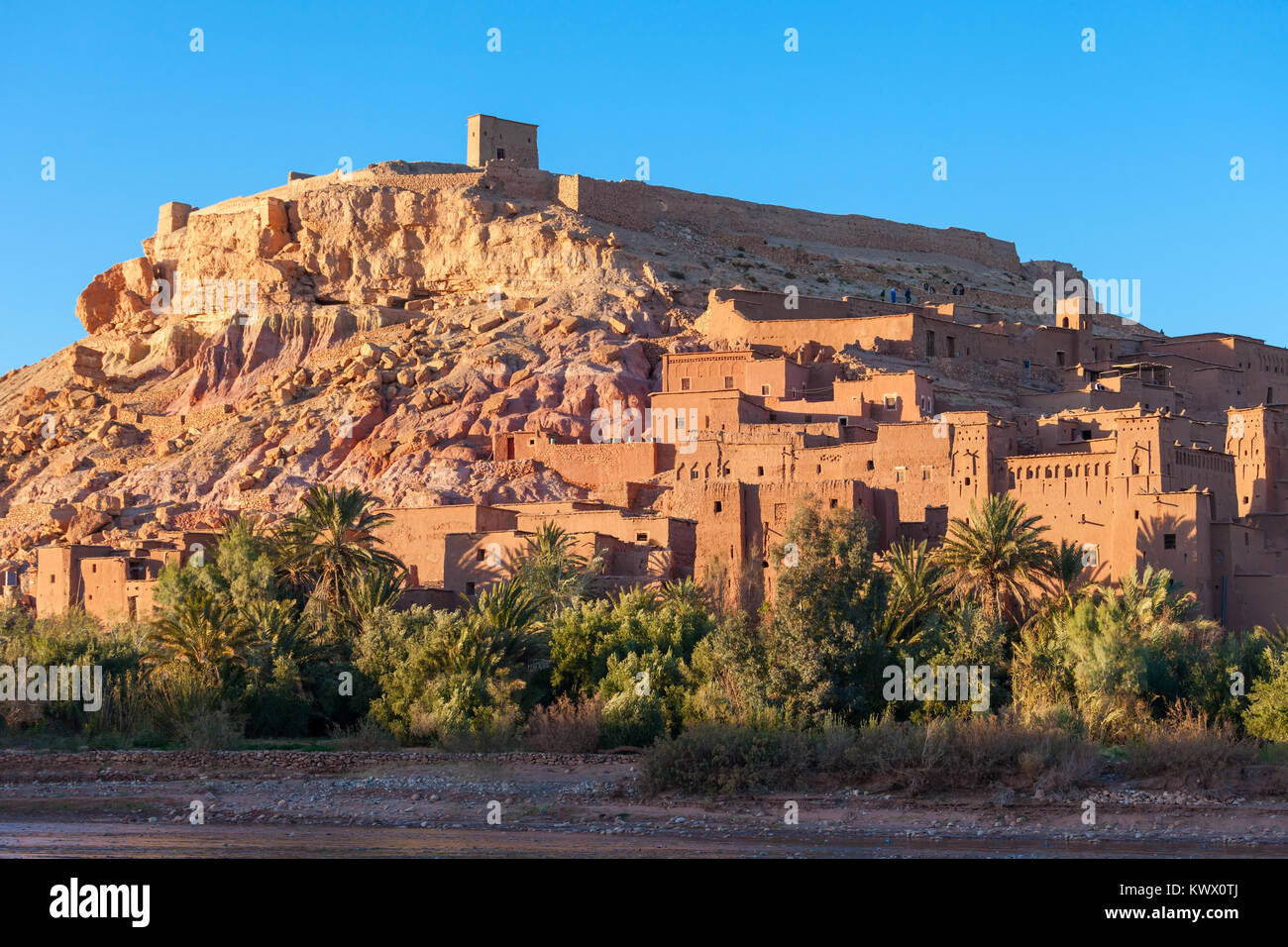 Ait Benhaddou Au Maroc Au Coucher Du Soleil Ait Benhaddou Est Un L un ait-benhaddou-au-maroc-au-coucher-du-soleil-ait-benhaddou-est-un-l-un