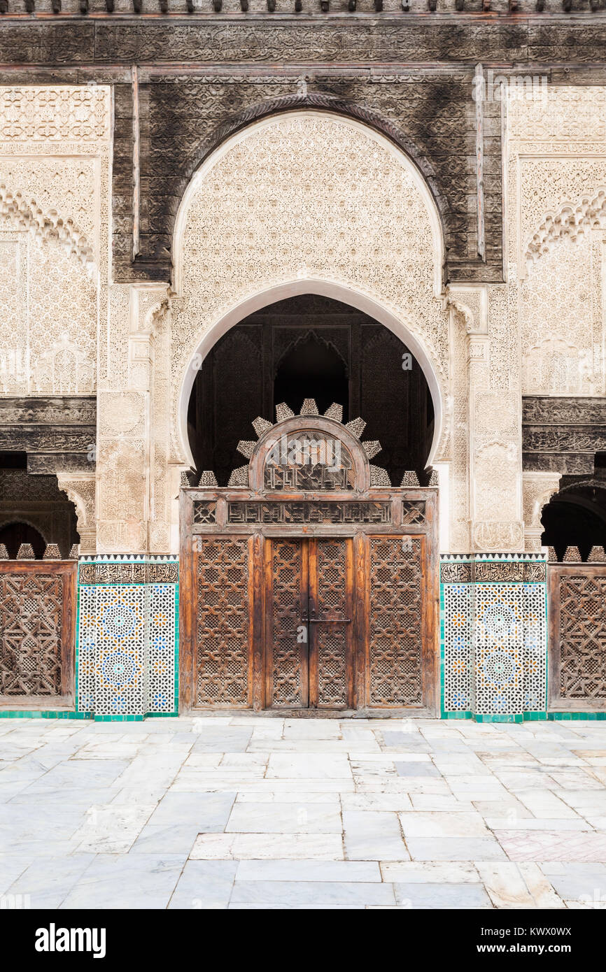 La Medersa Bou Inania est une madrasa de Fes, Maroc. Medersa Bou Inania est reconnu comme un excellent exemple d'architecture Marinid. Banque D'Images