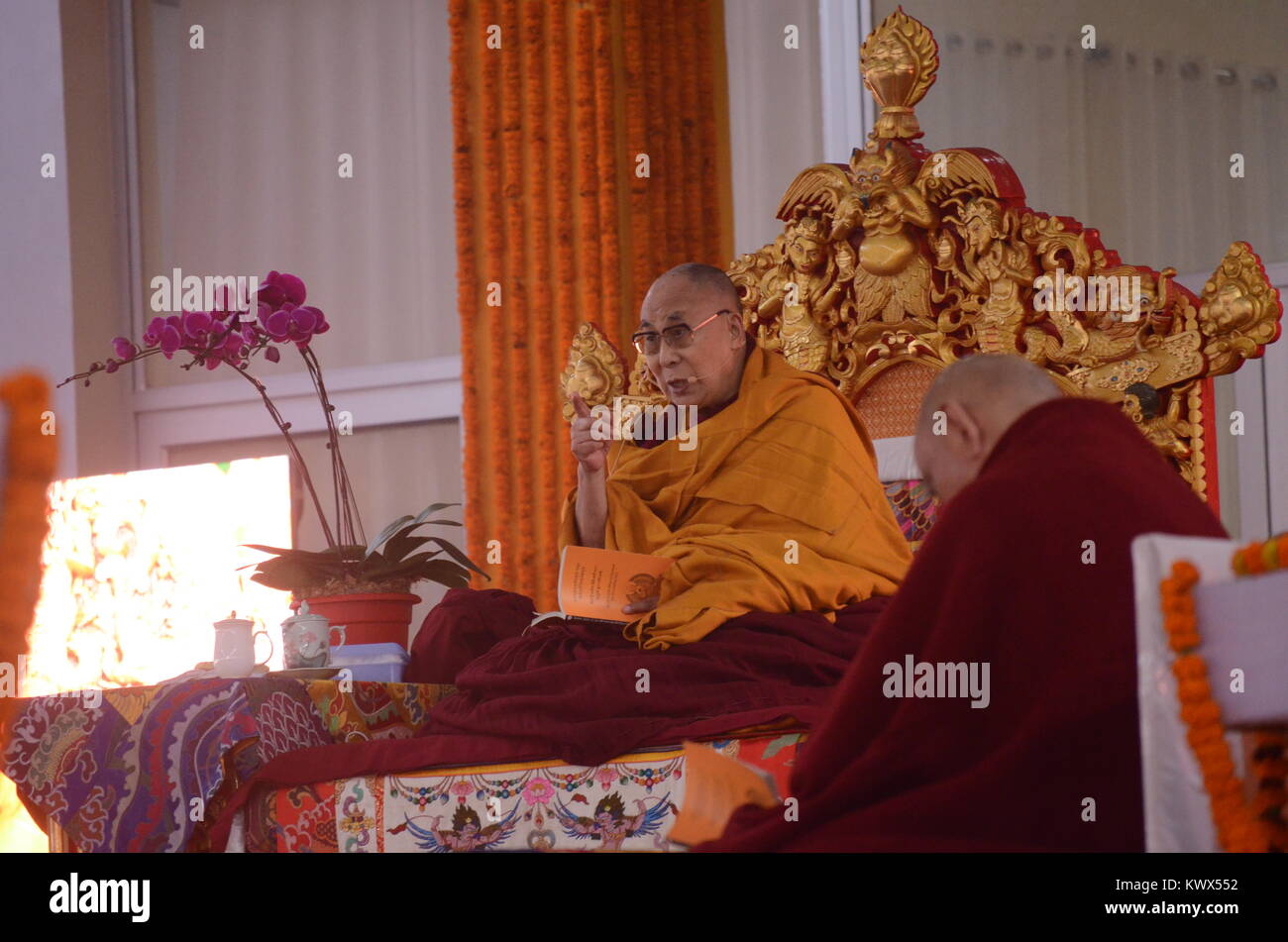 Bodh Gaya, Inde 05 janvier 2018 - La Sainteté 14e Dalaï-lama s'adresser à une assemblée au cours de la session d'enseignement spécial à Bodh Gaya, en Inde. Banque D'Images