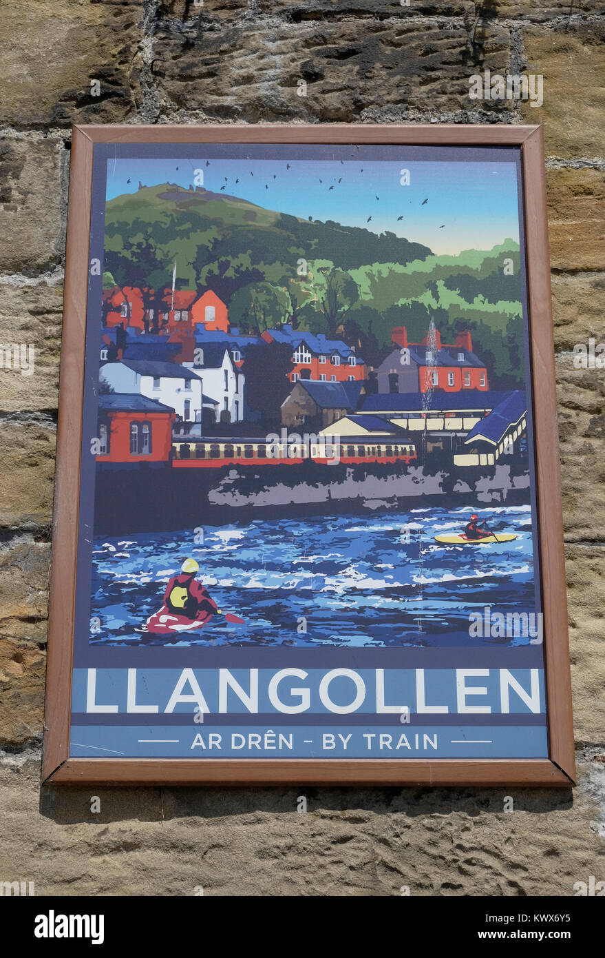 Publicité peinte pour les voyages en train à la gare de Llangollen, Denbighshire, Wales. Banque D'Images