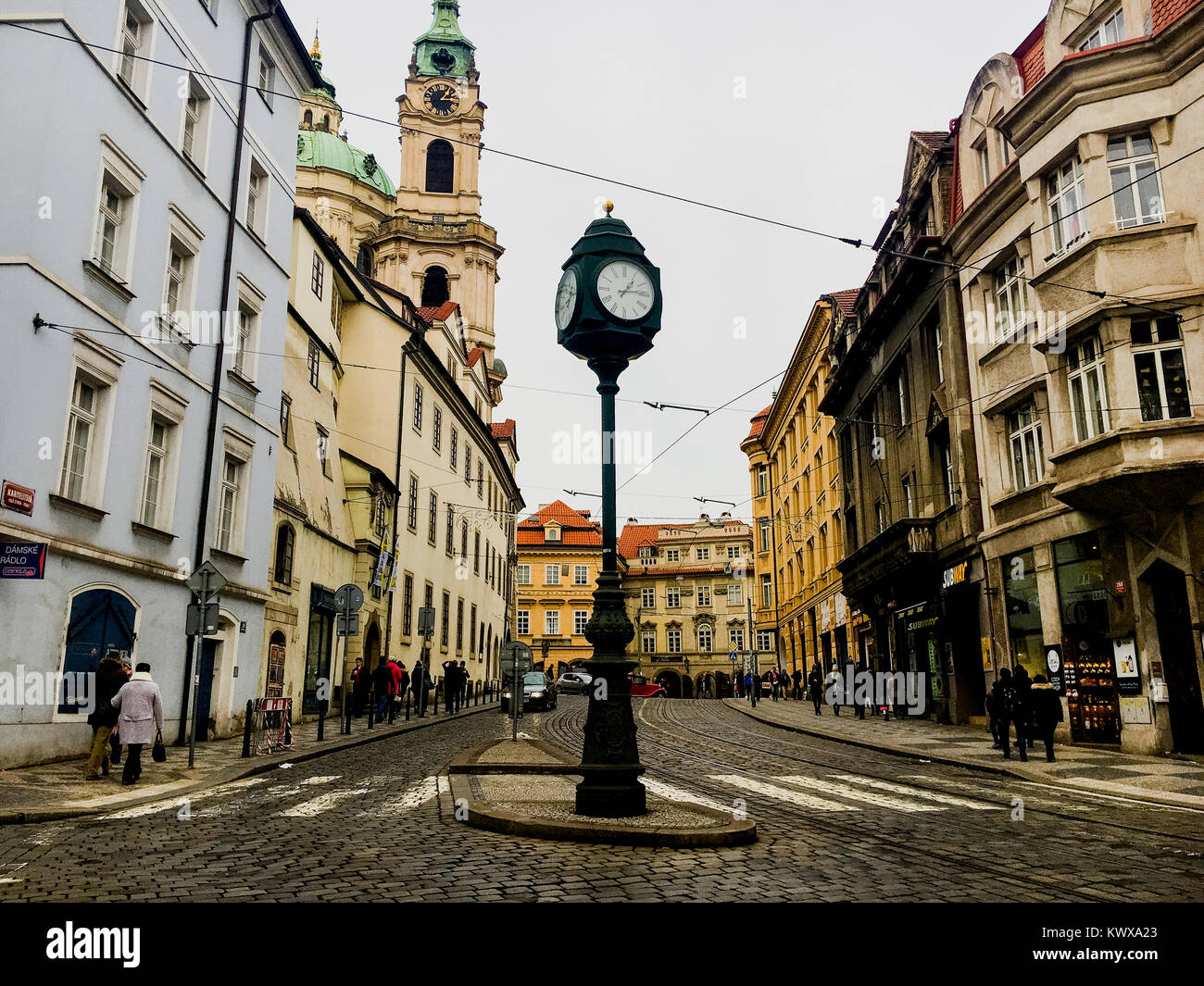 République tchèque, Prague, le 26 décembre 2017 : une foule de gens dans la vieille place. Banque D'Images