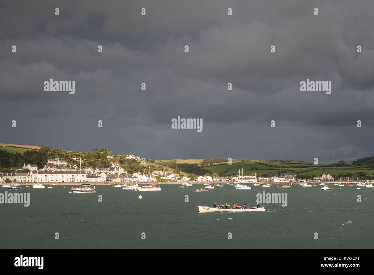 Un concert de lignes de bateau sur la rivière Torridge dans le Devon. Instow est dans l'arrière-plan. Prises d'AppledoreRoy légende Riley Banque D'Images