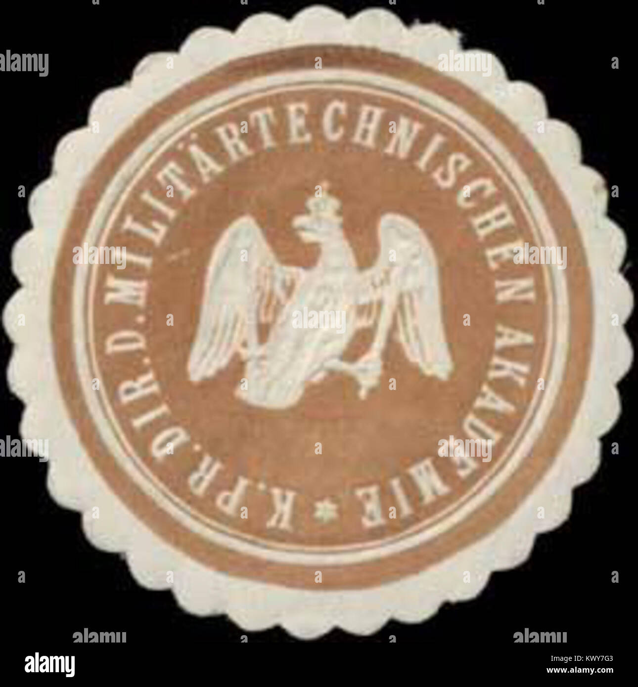 Une marque de sceau en papier gaufré vert et blanc émise en 1895 par l'Académie technique militaire prussienne, utilisée pour sécuriser ou authentifier les dossiers d'entraînement militaire ou la correspondance administrative au sein des forces armées prussiennes. Banque D'Images