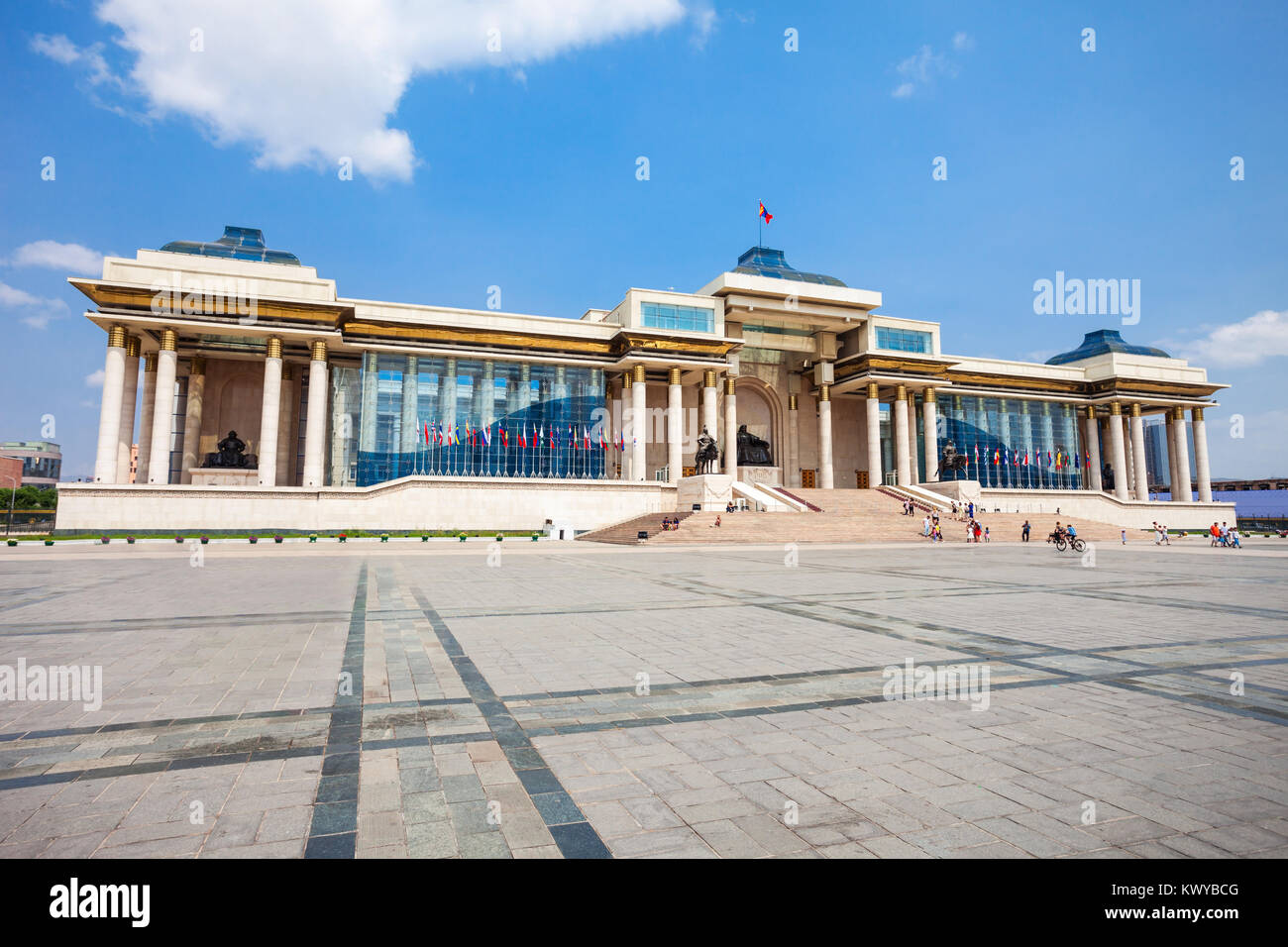 Le Palais du Gouvernement est situé sur le côté nord de Chinggis Square ou Sukhbaatar Square à Oulan-Bator, la capitale de la Mongolie Banque D'Images