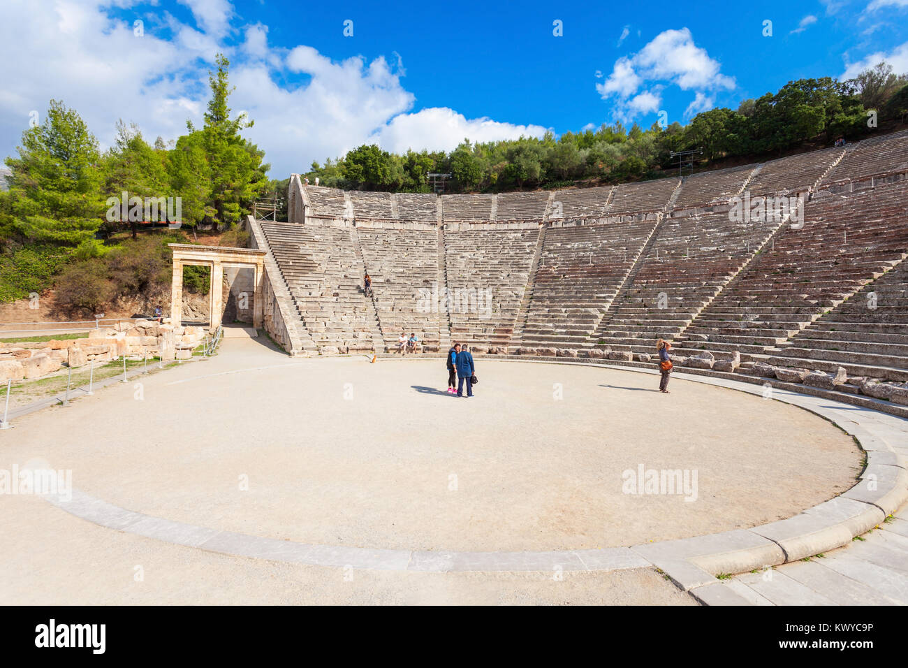 L'ancien théâtre d'Épidaure est un théâtre dans la ville grecque d'Epidaure, construit sur la montagne Cynortion, près de Lygourio, et appartient à l'Epidauru Banque D'Images