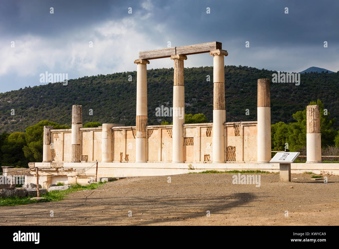 Abaton d'Epidaure au sanctuaire en Grèce. Epidaure est une ancienne ville dédiée à l'ancien dieu grec de la médecine Asclépios. Banque D'Images