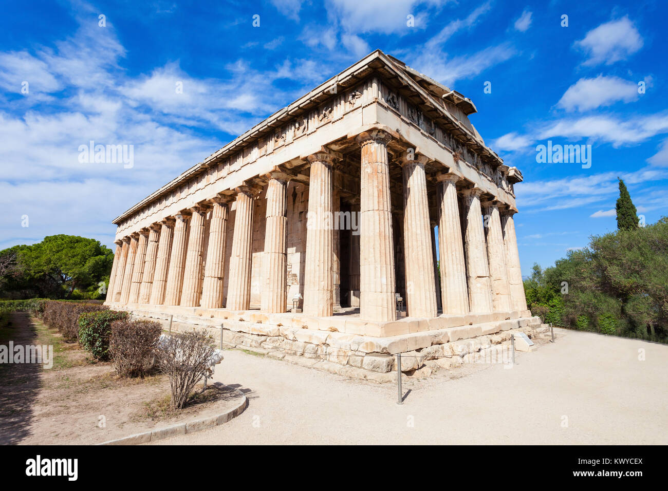 Le Temple d'Héphaïstos ou aussi Hephesteum Hephaisteion est un temple grec dorique, situé au nord-ouest de l'Agora d'Athènes Banque D'Images
