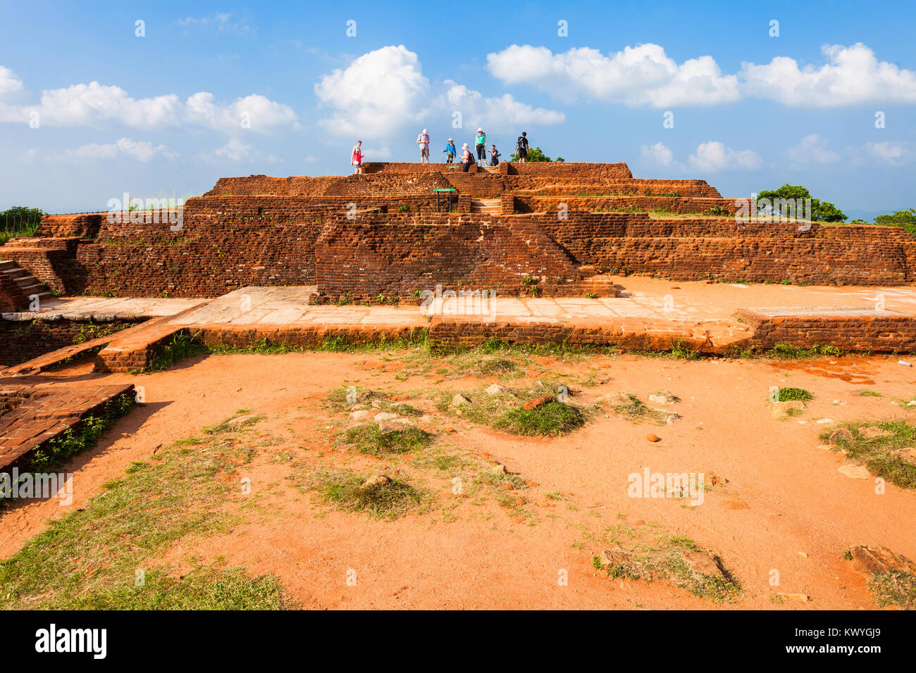 Ruines du Palais Royal sur le haut de Rocher de Sigiriya ou Lion Rock, près de Dambulla au Sri Lanka Banque D'Images