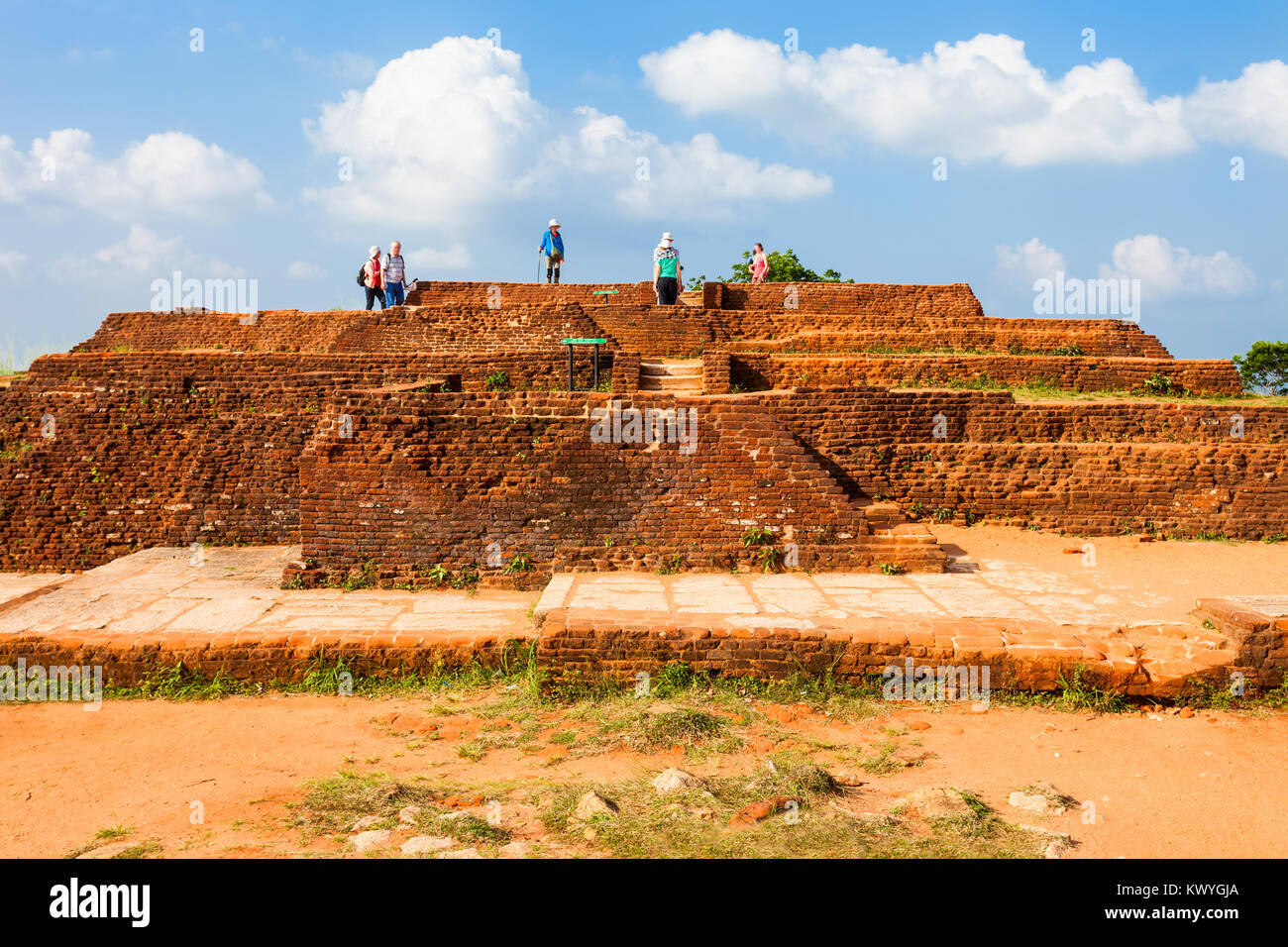 Ruines du Palais Royal sur le haut de Rocher de Sigiriya ou Lion Rock, près de Dambulla au Sri Lanka Banque D'Images