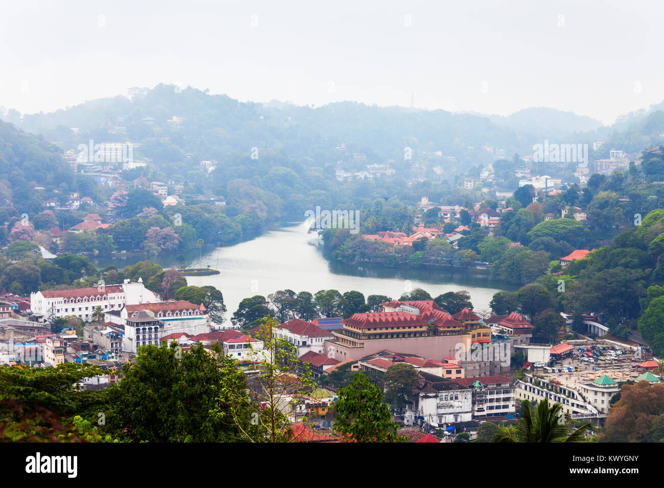 Le lac de Kandy et de la ville de Kandy aerial vue panoramique depuis le siège d'Arthur de vue la ville de Kandy, Sri Lanka Banque D'Images