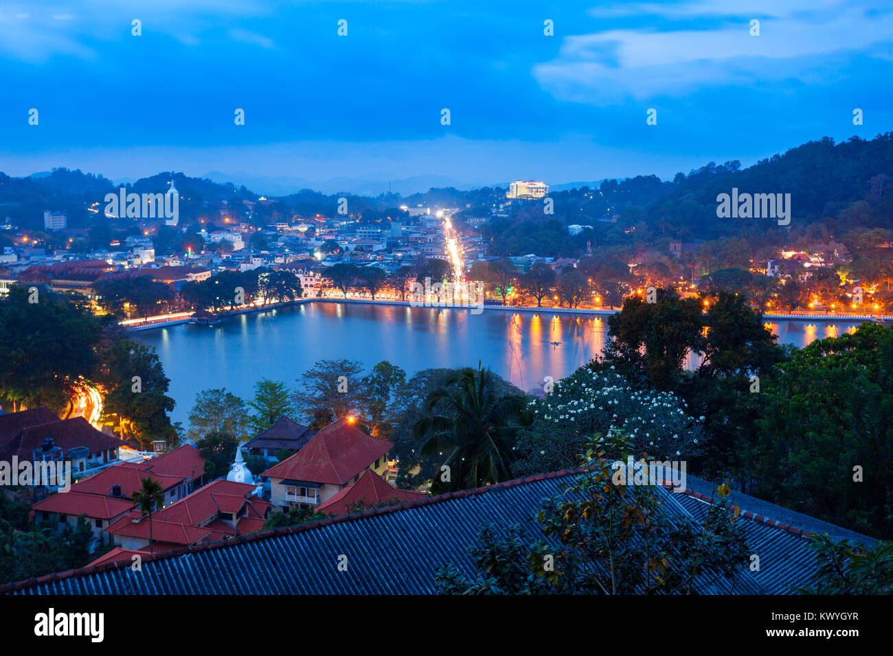 Le lac de Kandy et de la ville de Kandy aerial vue panoramique depuis le siège d'Arthur de vue la ville de Kandy, Sri Lanka Banque D'Images