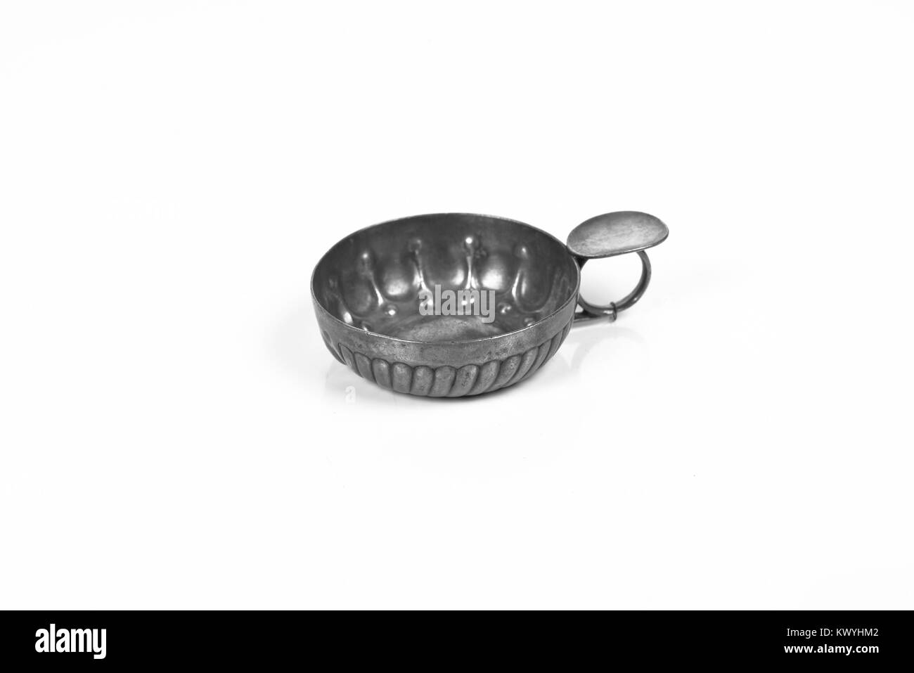 Sommelier vintage silver cup sur un fond blanc Banque D'Images