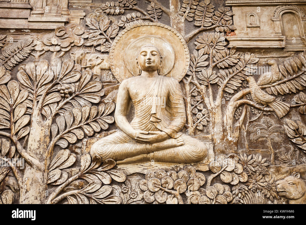 Sculpture Relief motif sur le Temple Gangaramaya extérieur. Temple Gangaramaya est un temple bouddhiste à Colombo, Sri Lanka. Banque D'Images