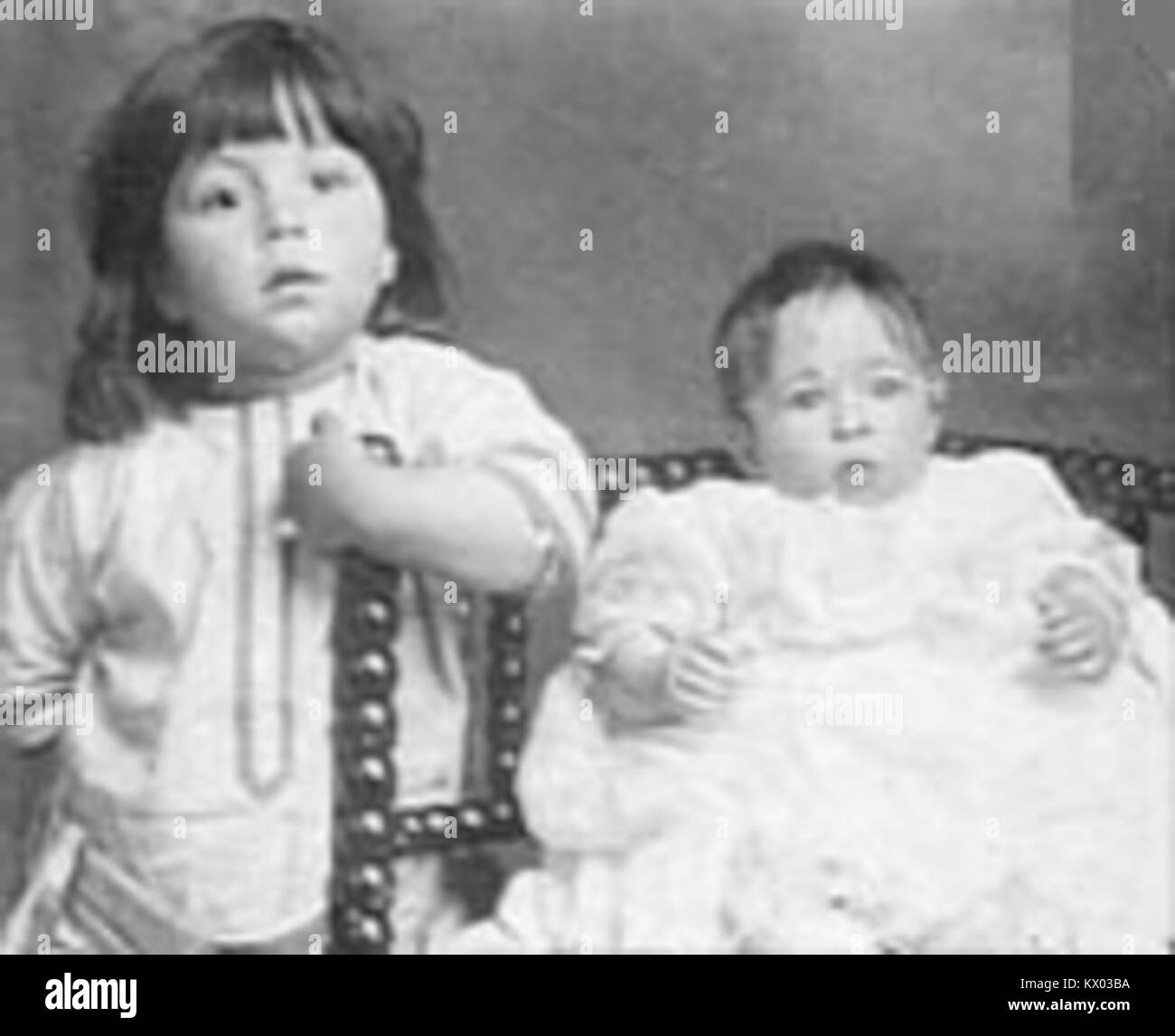 Une photographie historique de Millvina Dean et de son frère Bertram, connus comme survivants de la catastrophe du Titanic RMS de 1912, représentant l'une des tragédies maritimes les plus notables de l'histoire. Banque D'Images