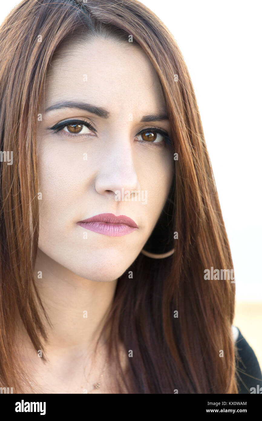 Portrait d'une femme, gros plan, Vue de profil Vue, pensée, pensive, regardant ailleurs, à l'extérieur, le grec. Banque D'Images