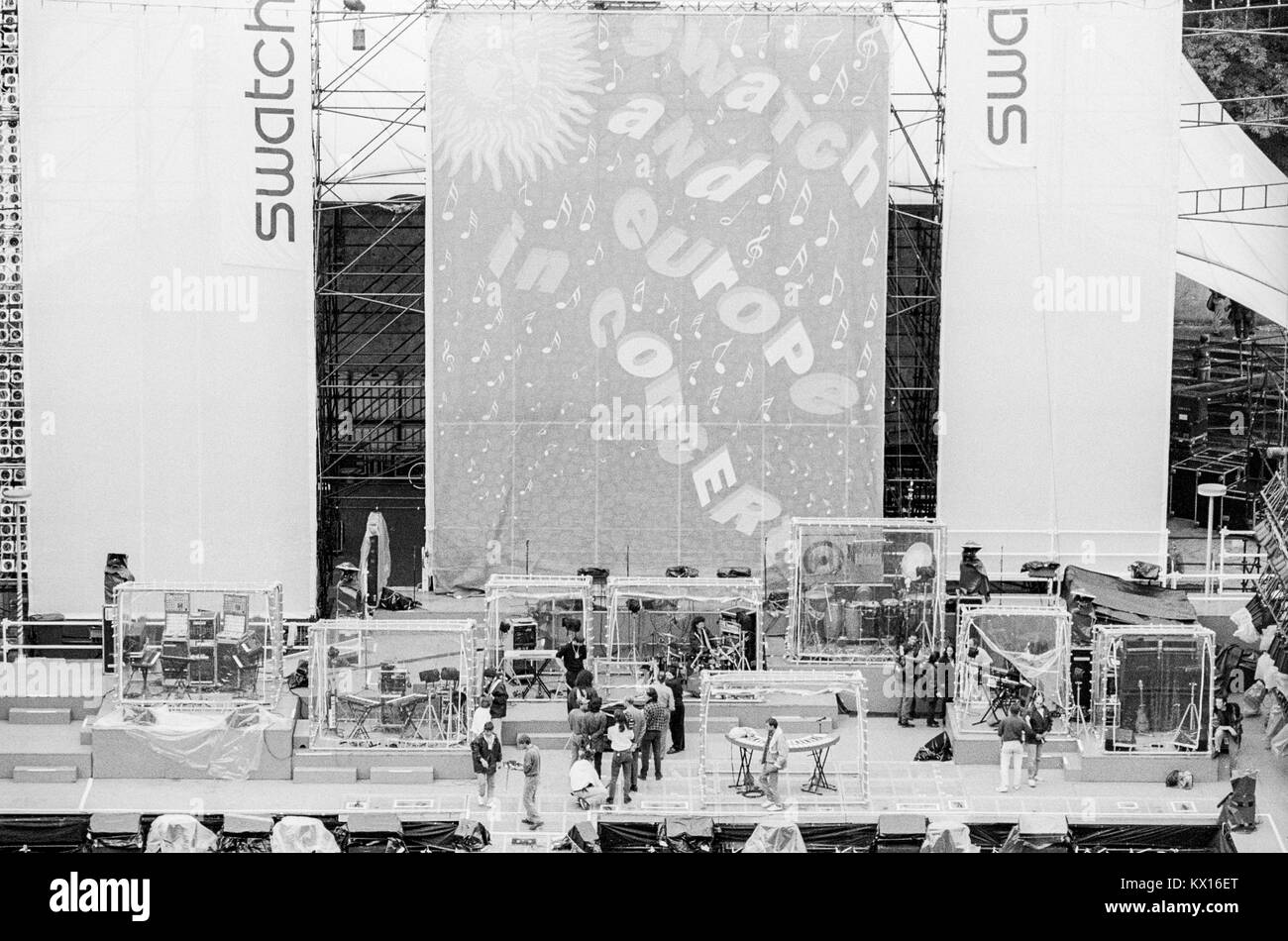 Bâtiment de scène pour Jean Michel Jarre concert Europe en tournée de concerts, mise en scène d'Edwin Shirely Staging construit dans le Waldbhuene auditorium en plein air à Berlin, Allemagne, 11 septembre 1993. Banque D'Images