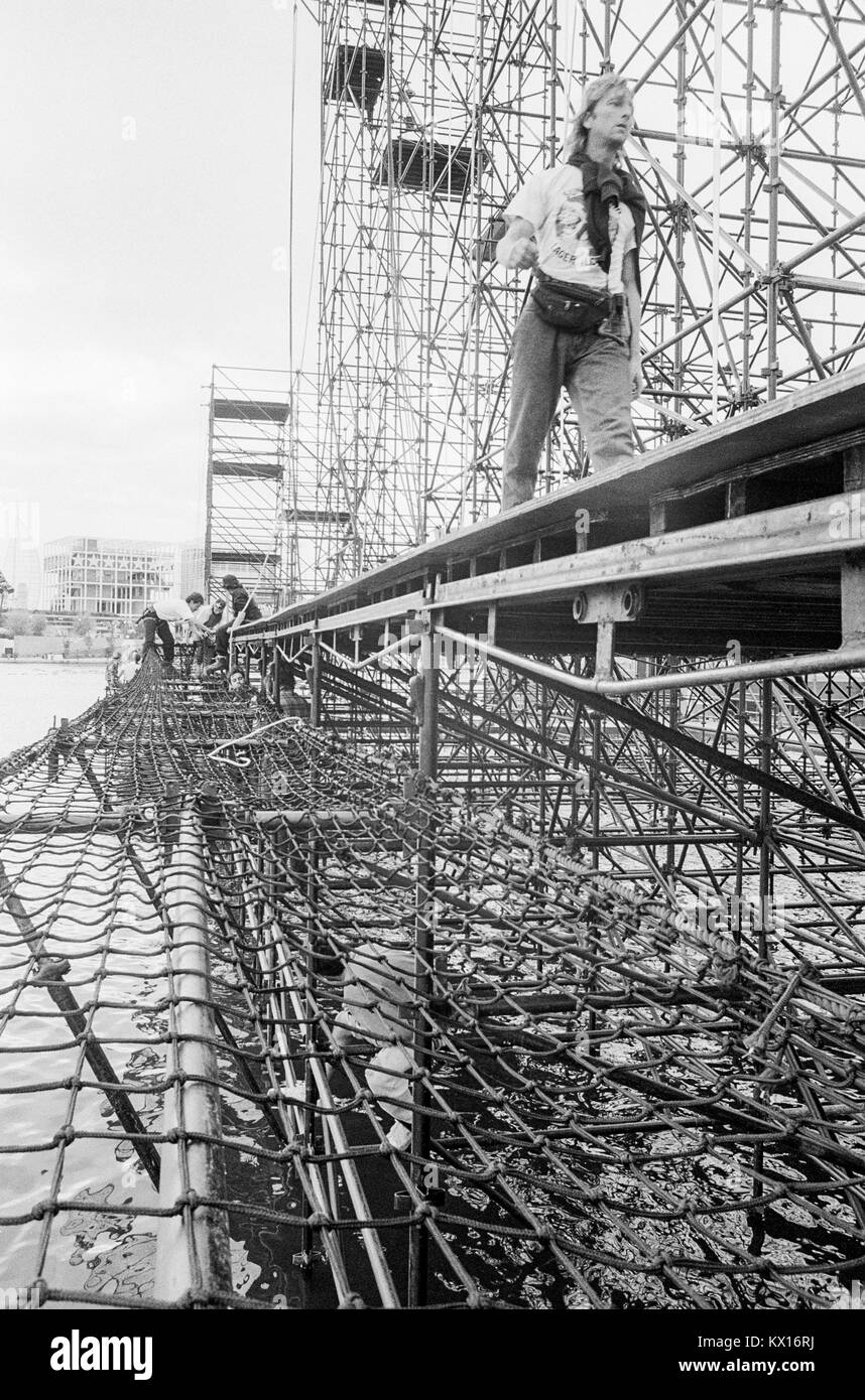 Bâtiment de scène pour Jean Michel Jarre concert Europe en Concert tour, Séville, mise en scène d'Edwin Shirely Staging construit dans le lac à l'Expo de Séville, centre Lago de la Cartuja, Espagne, 1er/2e Octobre 1993 Banque D'Images