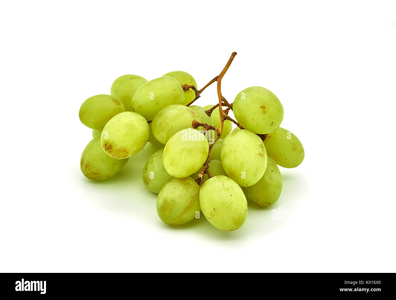 Bouquet de raisin blanc isolé sur fond blanc Banque D'Images