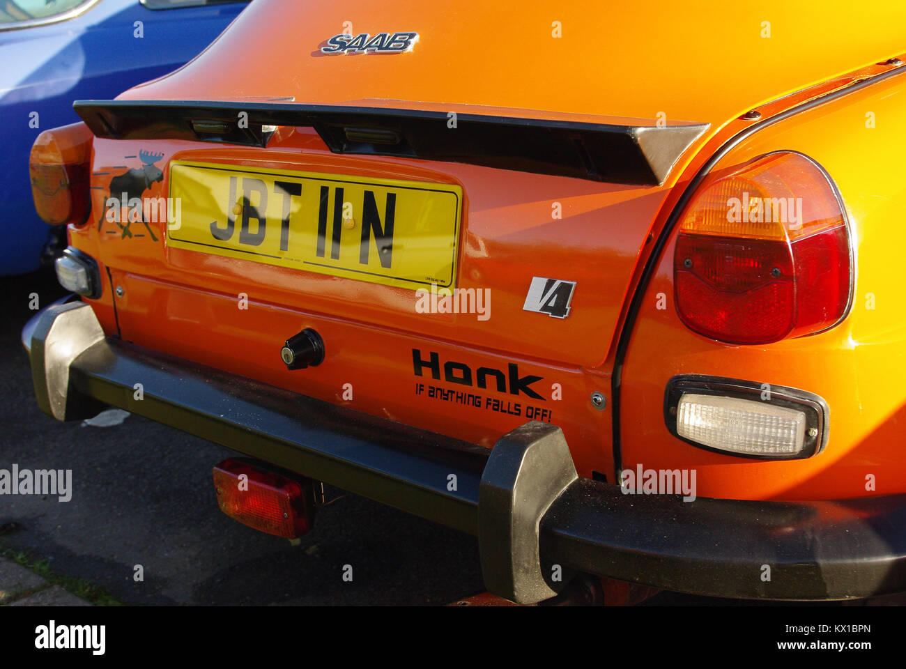 Saab V4 Orange voiture rallye affichée à une journée portes ouvertes à l'HRCR pour Gaydon Banque D'Images