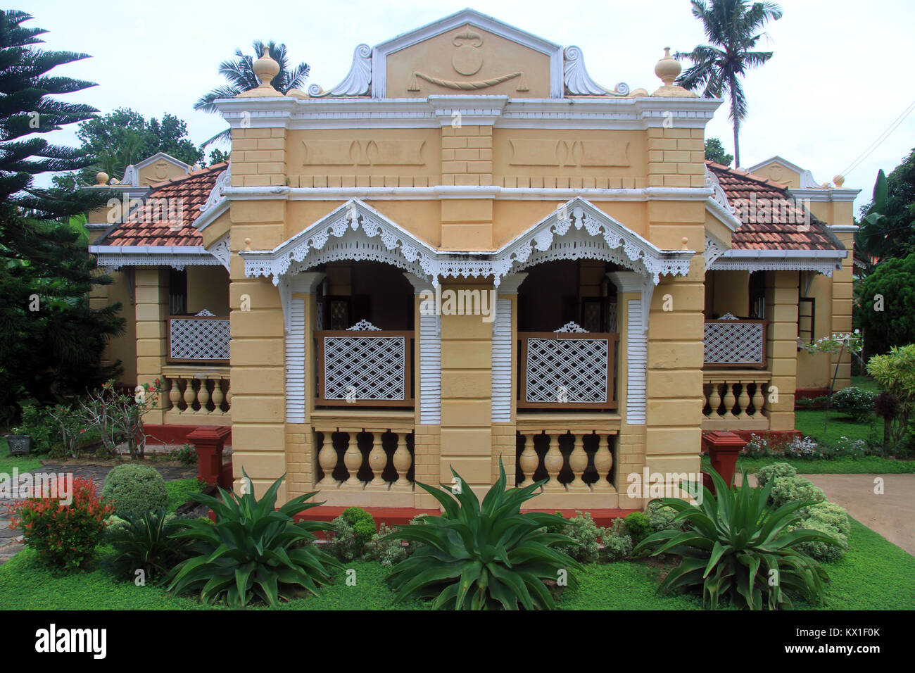 Bâtiment colonial jaune à Dondra, Sri Lanka Banque D'Images