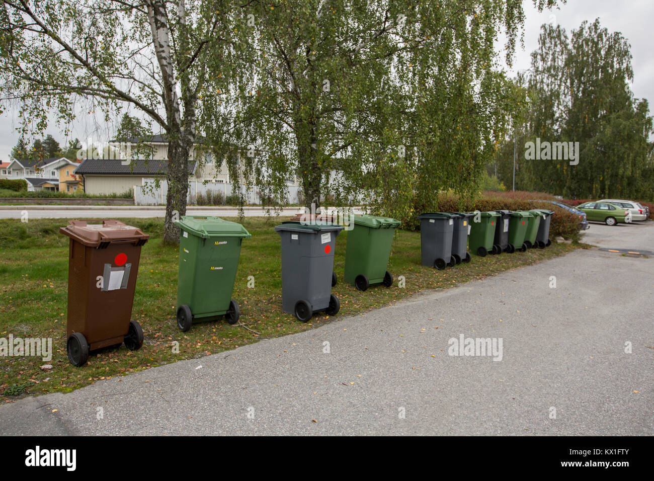 Poubelle est responsable de la collecte des ordures, Upplands Väsby, la  Suède Photo Stock - Alamy