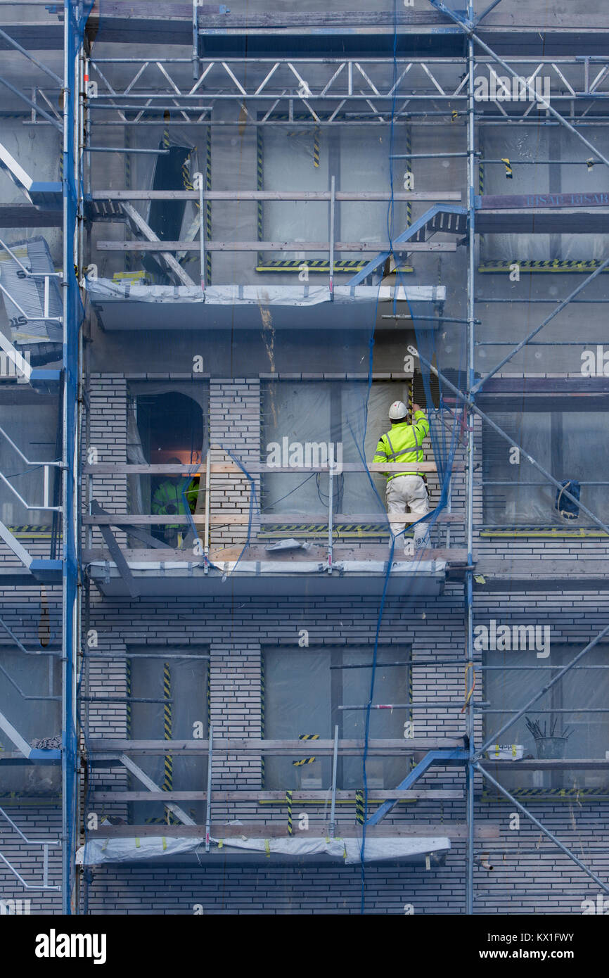 Un bâtiment résidentiel neuf est en cours de construction à Bromma, Suède. Banque D'Images