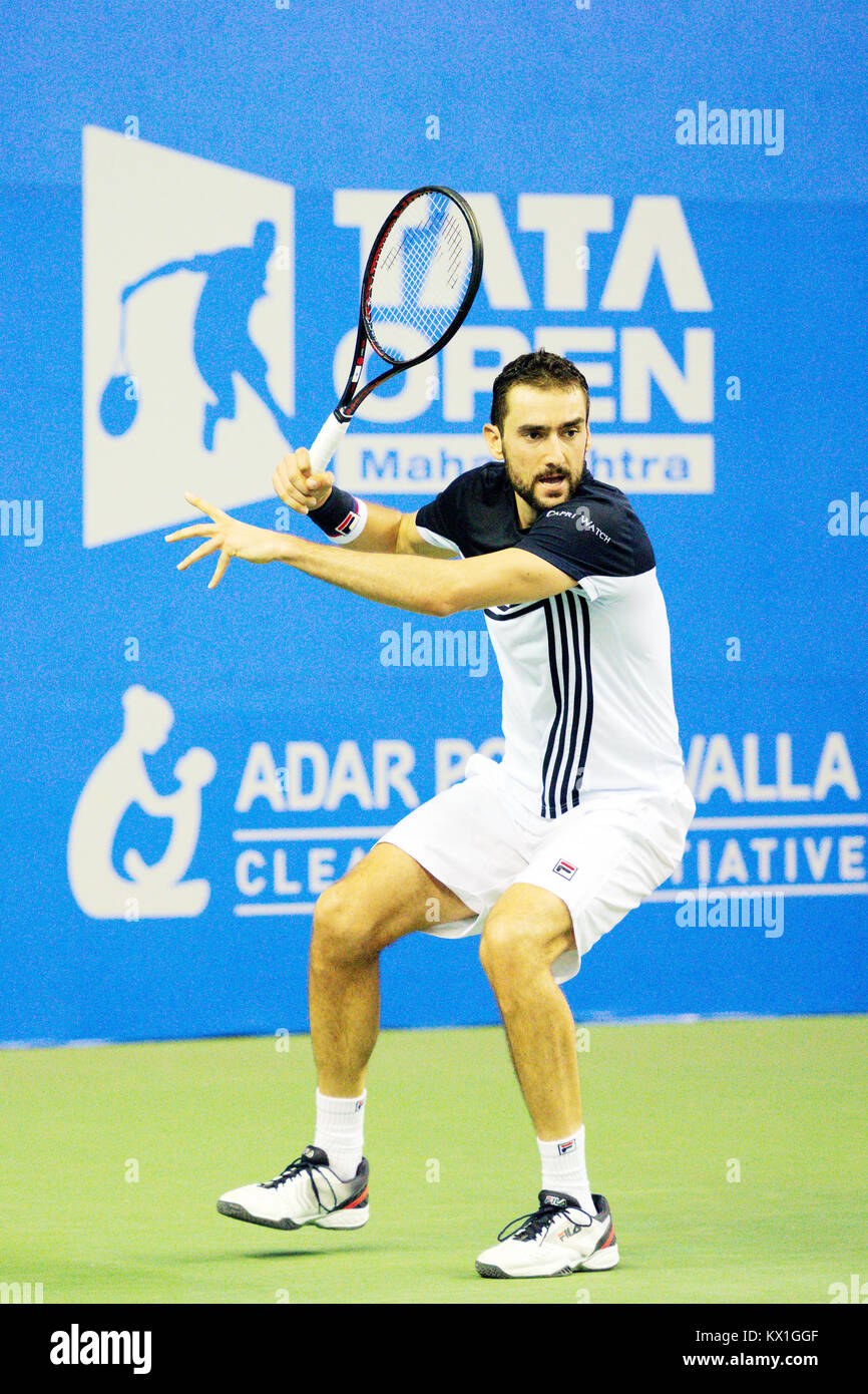 Pune, Inde. 5 janvier 2018. Marin Cilic de Croatie en action dans une demi-finale au tournoi à Maharashtra ouverte Tata Mahalunge Balewadi Tennis Stadium à Pune, en Inde. Credit : Karunesh Johri/Alamy Live News. Banque D'Images