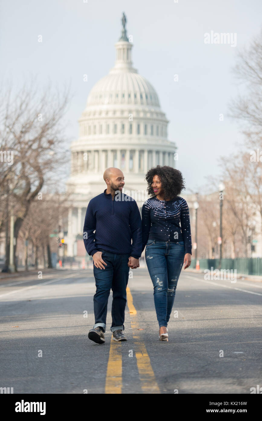 Un jeune couple dans l'amour à Washington, DC Banque D'Images