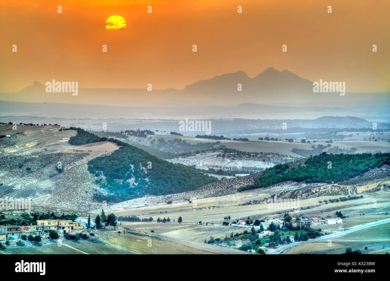 Coucher du soleil au-dessus de collines dans le nord-ouest de la Tunisie près de Le Kef Banque D'Images