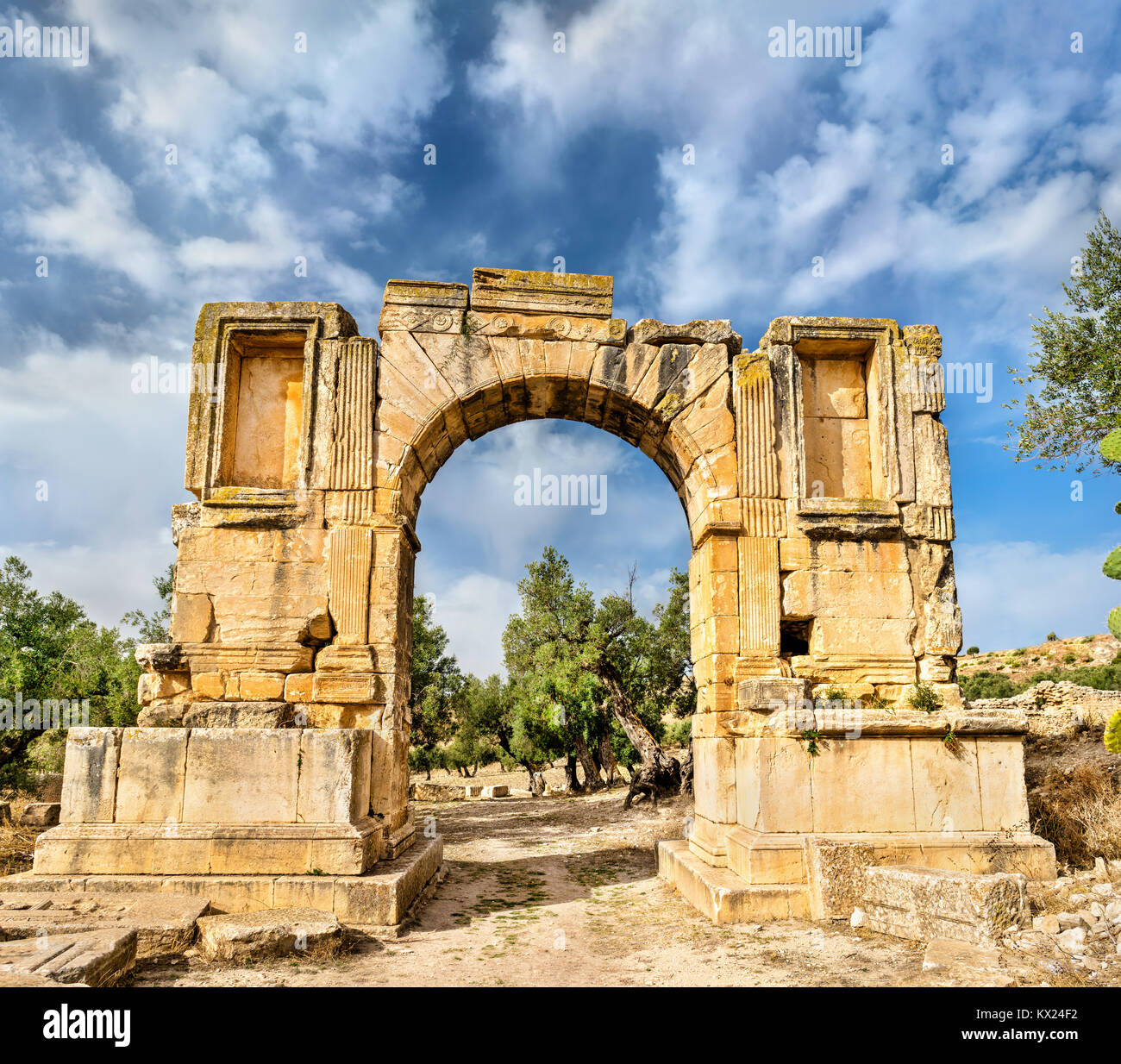 Arc de l'Empereur Severus Alexander à Dougga. Site du patrimoine de l'UNESCO en Tunisie Banque D'Images